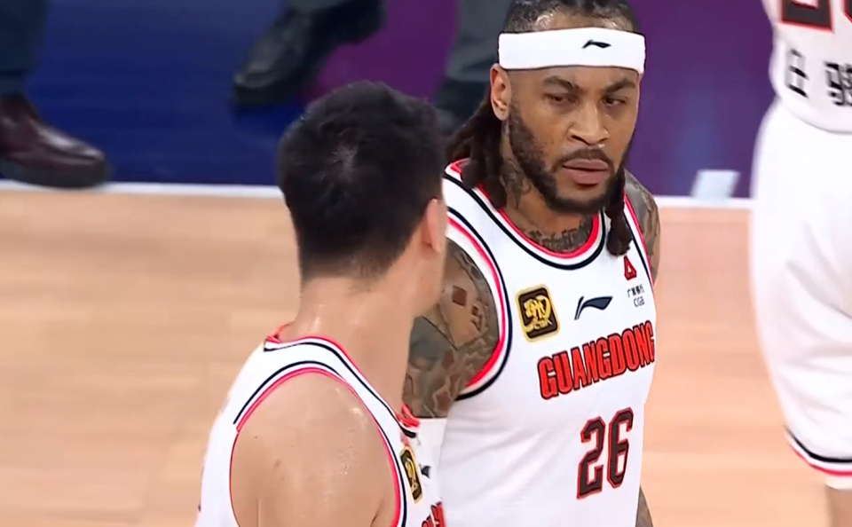 在新外援特, 成广东队新